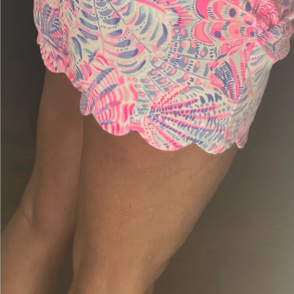 Like new Lilly Pulitzer Raz berry knit shorts. Size 8
